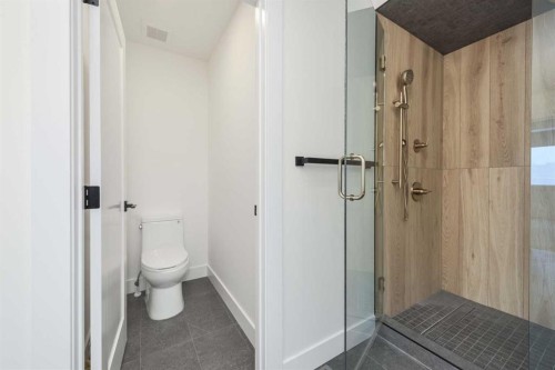 495 Rivercrest View, Cochrane, AB - Indoor Photo Showing Bathroom