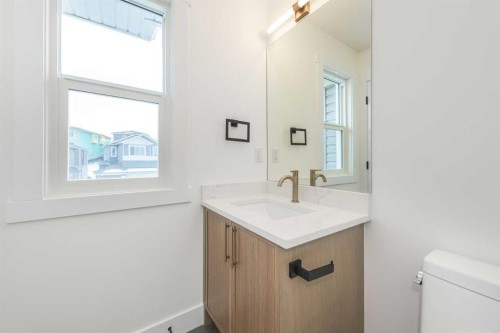 495 Rivercrest View, Cochrane, AB - Indoor Photo Showing Bathroom