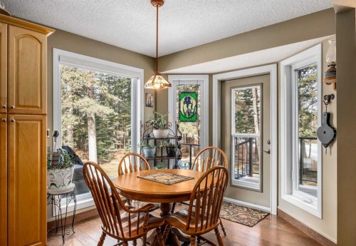 94 Sunset Way, Priddis Greens, AB - Indoor Photo Showing Dining Room