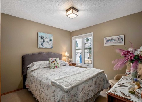 94 Sunset Way, Priddis Greens, AB - Indoor Photo Showing Bedroom