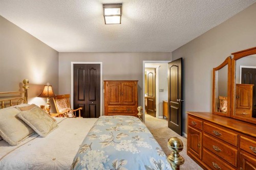 94 Sunset Way, Priddis Greens, AB - Indoor Photo Showing Bedroom