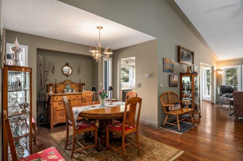 94 Sunset Way, Priddis Greens, AB - Indoor Photo Showing Dining Room