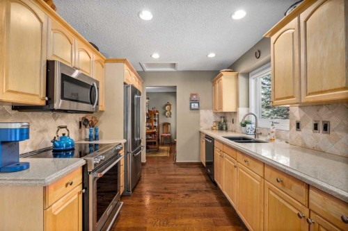 94 Sunset Way, Priddis Greens, AB - Indoor Photo Showing Kitchen With Double Sink