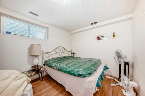 193 Somerset Drive Sw, Calgary, AB - Indoor Photo Showing Bedroom