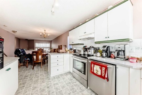 193 Somerset Drive Sw, Calgary, AB - Indoor Photo Showing Kitchen