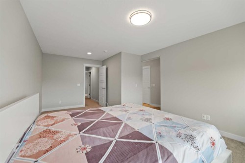 7 Corner Glen Common Ne, Calgary, AB - Indoor Photo Showing Bedroom
