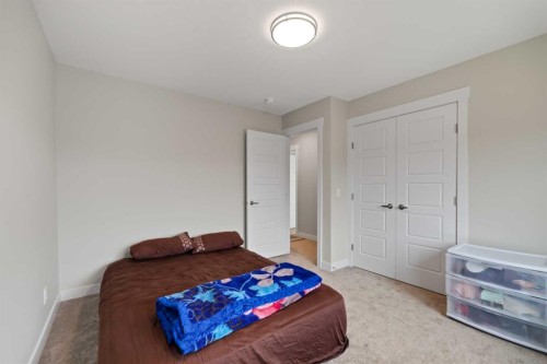 7 Corner Glen Common Ne, Calgary, AB - Indoor Photo Showing Bedroom