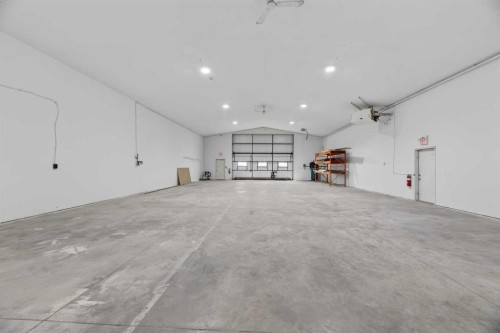 30338 Range Road 282, Rural Mountain View County, AB - Indoor