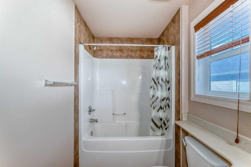 36 Saddleland Court Ne, Calgary, AB - Indoor Photo Showing Bathroom