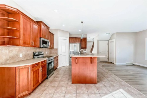 36 Saddleland Court Ne, Calgary, AB - Indoor Photo Showing Kitchen