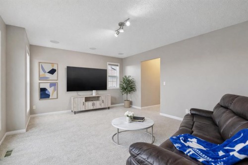 71 Walden Manor Se, Calgary, AB - Indoor Photo Showing Living Room