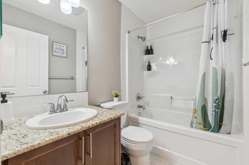 71 Walden Manor Se, Calgary, AB - Indoor Photo Showing Bathroom