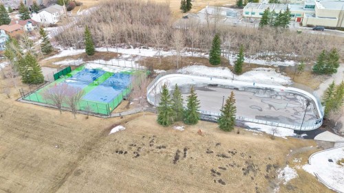 44 Strathclair Rise Sw, Calgary, AB - Outdoor