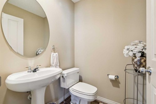 19 Wentworth Gardens Sw, Calgary, AB - Indoor Photo Showing Bathroom