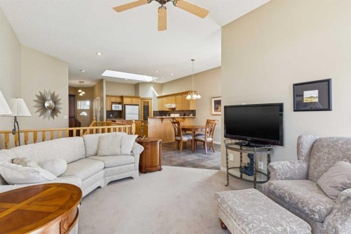 19 Wentworth Gardens Sw, Calgary, AB - Indoor Photo Showing Living Room