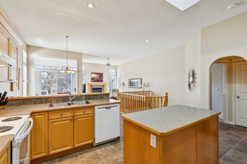 19 Wentworth Gardens Sw, Calgary, AB - Indoor Photo Showing Kitchen With Double Sink