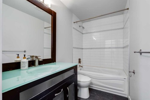 41 Alpine Crescent Se, Airdrie, AB - Indoor Photo Showing Bathroom