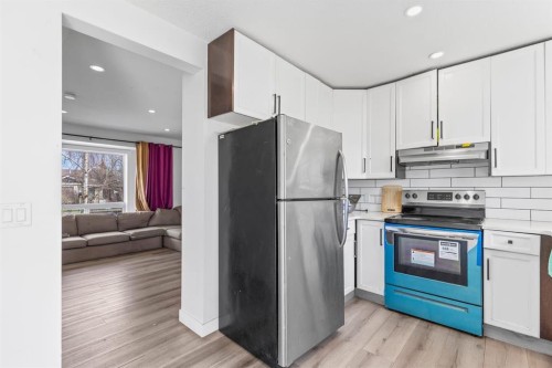 13 Martindale Boulevard Ne, Calgary, AB - Indoor Photo Showing Kitchen