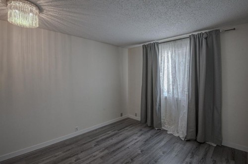 8408 Berkley Road Nw, Calgary, AB - Indoor Photo Showing Other Room
