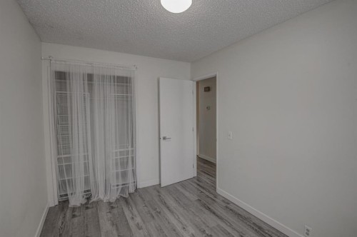 8408 Berkley Road Nw, Calgary, AB - Indoor Photo Showing Other Room