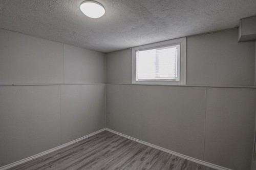 8408 Berkley Road Nw, Calgary, AB - Indoor Photo Showing Other Room