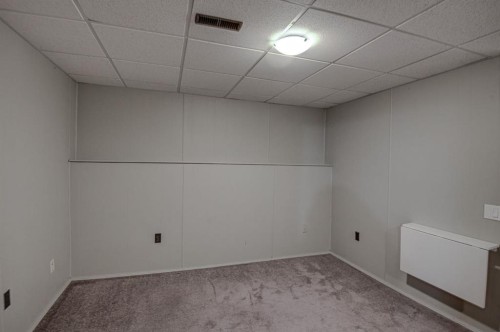 8408 Berkley Road Nw, Calgary, AB - Indoor Photo Showing Other Room