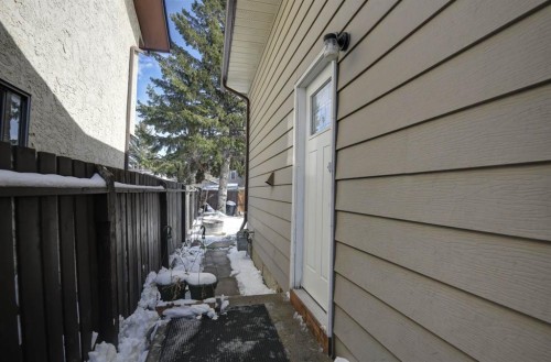 8408 Berkley Road Nw, Calgary, AB - Outdoor With Exterior