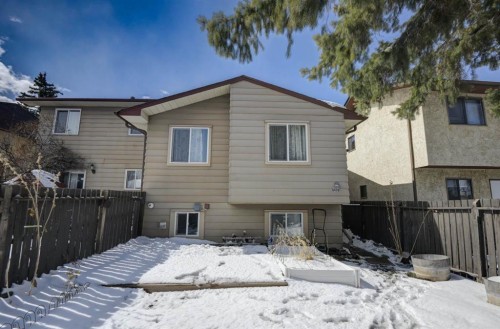 8408 Berkley Road Nw, Calgary, AB - Outdoor With Exterior