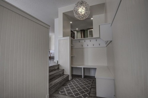 8408 Berkley Road Nw, Calgary, AB - Indoor