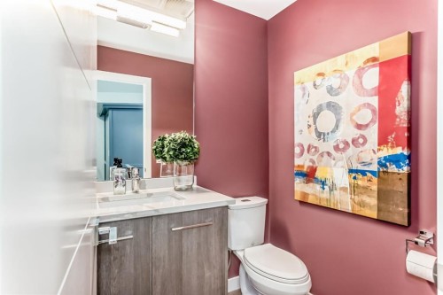 22 Coach Manor Terrace Sw, Calgary, AB - Indoor Photo Showing Bathroom