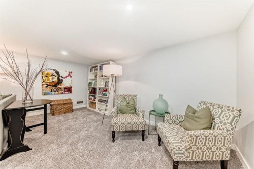 22 Coach Manor Terrace Sw, Calgary, AB - Indoor