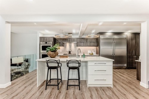 22 Coach Manor Terrace Sw, Calgary, AB - Indoor Photo Showing Kitchen With Upgraded Kitchen