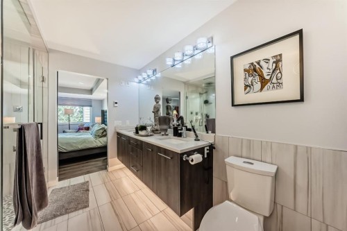 22 Coach Manor Terrace Sw, Calgary, AB - Indoor Photo Showing Bathroom