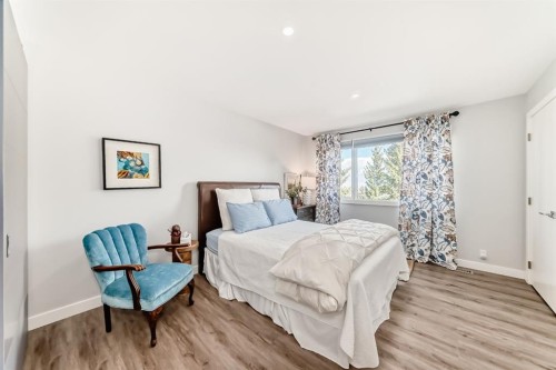 22 Coach Manor Terrace Sw, Calgary, AB - Indoor Photo Showing Bedroom