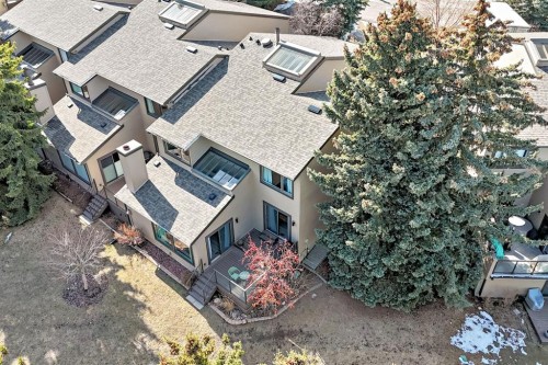 22 Coach Manor Terrace Sw, Calgary, AB - Outdoor