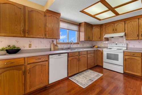 2856 Signal Hill Heights Sw, Calgary, AB - Indoor Photo Showing Kitchen With Double Sink