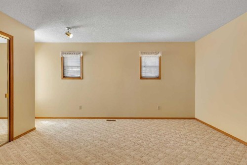 2856 Signal Hill Heights Sw, Calgary, AB - Indoor Photo Showing Other Room