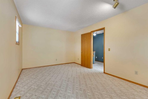 2856 Signal Hill Heights Sw, Calgary, AB - Indoor Photo Showing Other Room