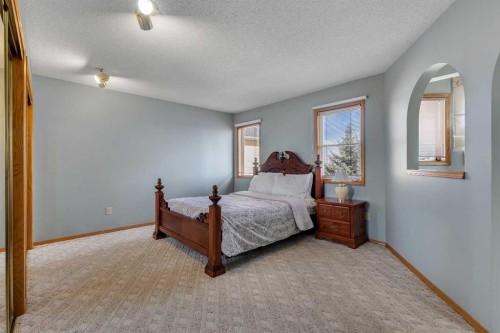 2856 Signal Hill Heights Sw, Calgary, AB - Indoor Photo Showing Bedroom