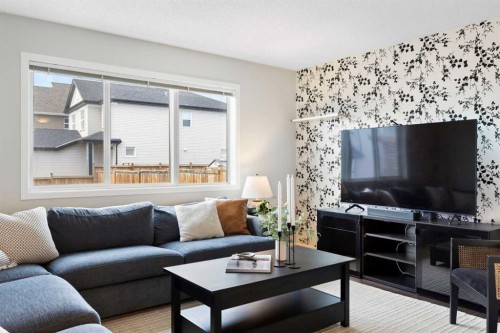 88 Copperpond Park Se, Calgary, AB - Indoor Photo Showing Living Room