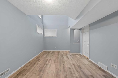 116 Saddlebrook Common Ne, Calgary, AB - Indoor Photo Showing Other Room