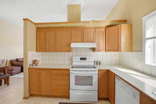 39 Saddlemont Close Ne, Calgary, AB - Indoor Photo Showing Kitchen