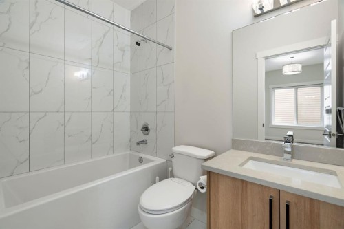 193 Walgrove Terrace Se, Calgary, AB - Indoor Photo Showing Bathroom