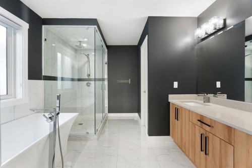 193 Walgrove Terrace Se, Calgary, AB - Indoor Photo Showing Bathroom