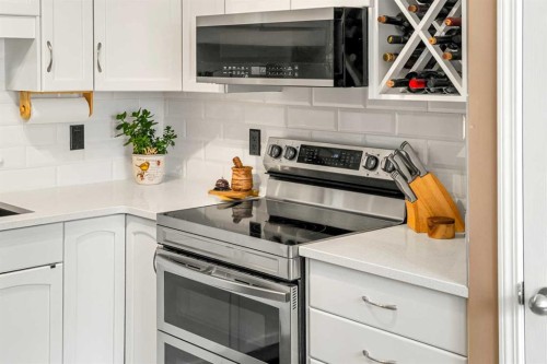 53 Copperfield Court Se, Calgary, AB - Indoor Photo Showing Kitchen