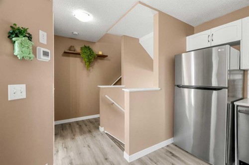53 Copperfield Court Se, Calgary, AB - Indoor