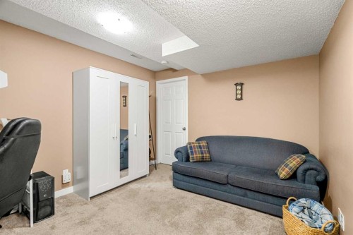 53 Copperfield Court Se, Calgary, AB - Indoor