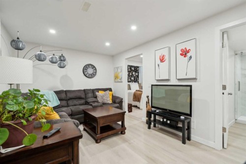22 Nolanfield Heights Nw, Calgary, AB - Indoor Photo Showing Living Room