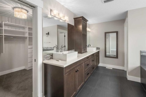 45 Rockcliff Heights Nw, Calgary, AB - Indoor Photo Showing Bathroom