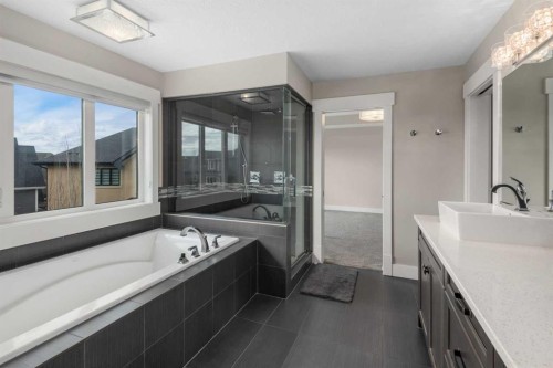 45 Rockcliff Heights Nw, Calgary, AB - Indoor Photo Showing Bathroom